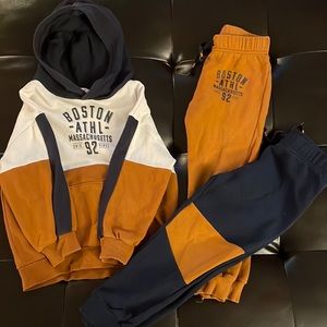 H&M Boys 3 piece sweatsuit- 5T/6